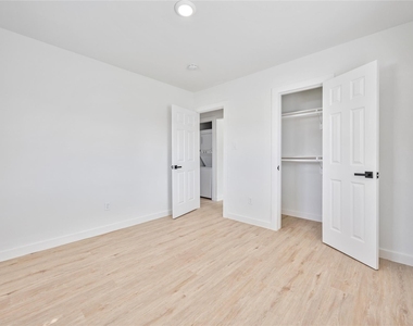 6811 Del Rio Street - Photo Thumbnail 10
