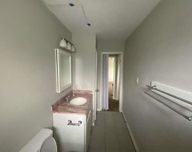 16631 Blackhawk Boulevard - Photo Thumbnail 9