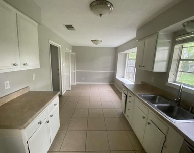 16631 Blackhawk Boulevard - Photo Thumbnail 5