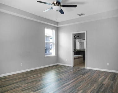 15002 Ozzi Street - Photo Thumbnail 9