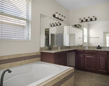 15002 Ozzi Street - Photo Thumbnail 10