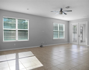 15002 Ozzi Street - Photo Thumbnail 7
