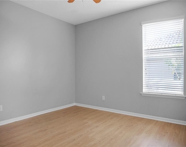 15002 Ozzi Street - Photo Thumbnail 13