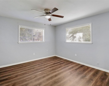 238 Sleepy Hollow Drive - Photo Thumbnail 21