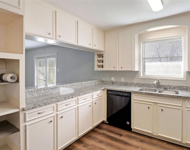 238 Sleepy Hollow Drive - Photo Thumbnail 13