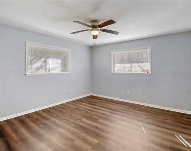 238 Sleepy Hollow Drive - Photo Thumbnail 16