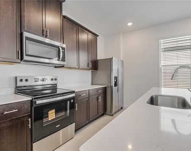 4512 Homestead Trail - Photo Thumbnail 4