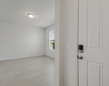 4512 Homestead Trail - Photo Thumbnail 2