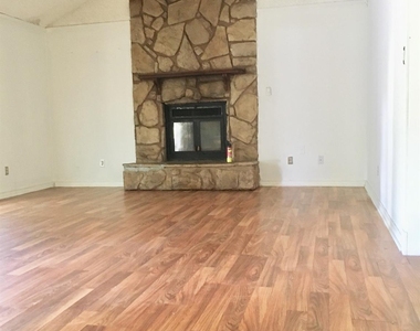 110 Post Oak - Photo Thumbnail 2