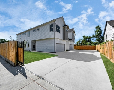 4129 E Toliver Street - Photo Thumbnail 6