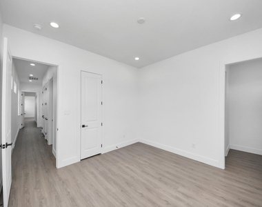 4129 E Toliver Street - Photo Thumbnail 32