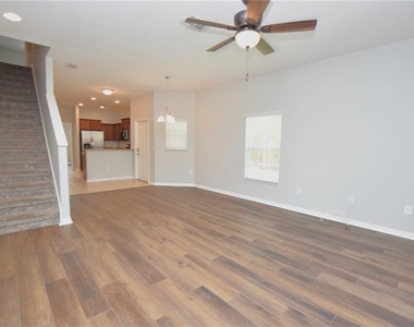 4139 Shade Tree Lane - Photo Thumbnail 12