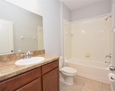 4139 Shade Tree Lane - Photo Thumbnail 17