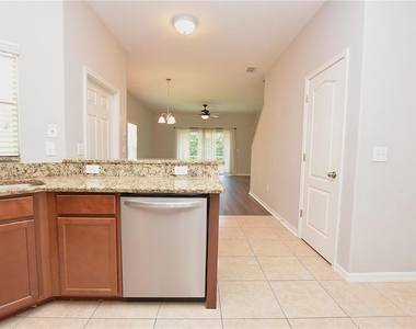 4139 Shade Tree Lane - Photo Thumbnail 3