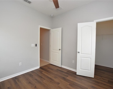 4139 Shade Tree Lane - Photo Thumbnail 16