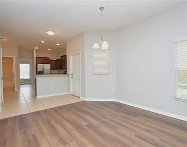 4139 Shade Tree Lane - Photo Thumbnail 9
