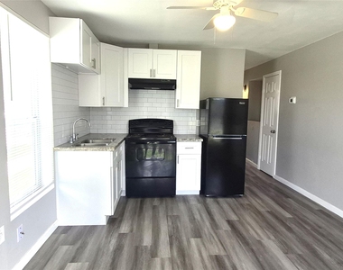 1801 Roosevelt Street - Photo Thumbnail 3