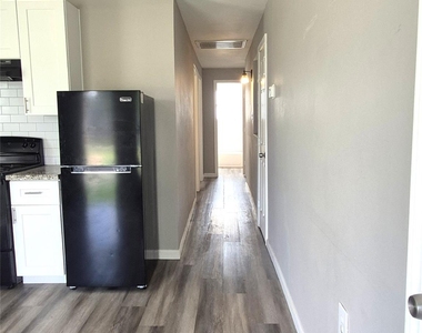 1801 Roosevelt Street - Photo Thumbnail 4