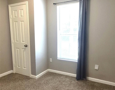 1801 Roosevelt Street - Photo Thumbnail 7