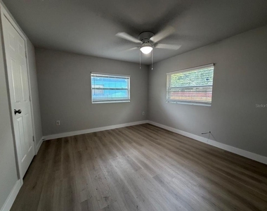2109 Se 45th Terrace - Photo Thumbnail 5