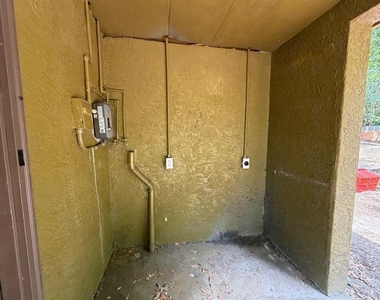 2109 Se 45th Terrace - Photo Thumbnail 6