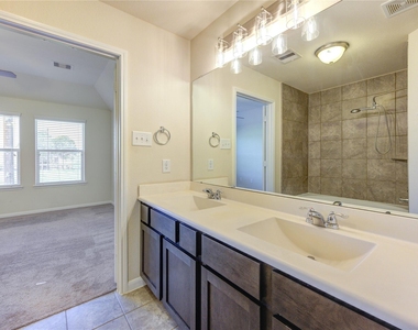 8335 Hawthorn Valley Lane - Photo Thumbnail 15