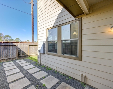 8335 Hawthorn Valley Lane - Photo Thumbnail 23