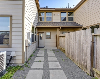 8335 Hawthorn Valley Lane - Photo Thumbnail 24