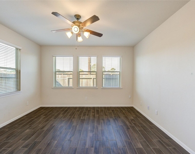 8335 Hawthorn Valley Lane - Photo Thumbnail 11