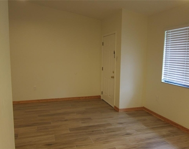 7023 Sw 21 Lane - Photo Thumbnail 3