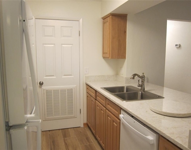 7023 Sw 21 Lane - Photo Thumbnail 4