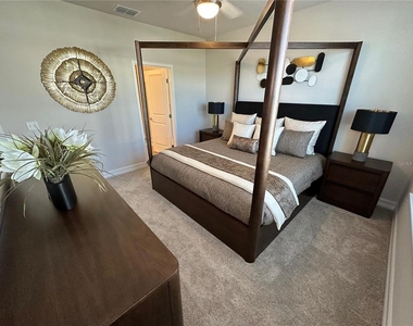 1019 E Caroline Street - Photo Thumbnail 15
