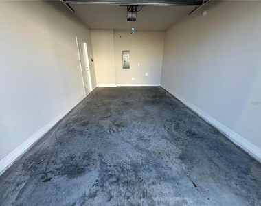 1111 E Caroline Street - Photo Thumbnail 18