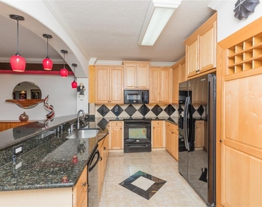 80 Surfview Drive - Photo Thumbnail 8