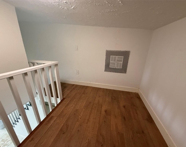 5914 Cullen Boulevard - Photo Thumbnail 11