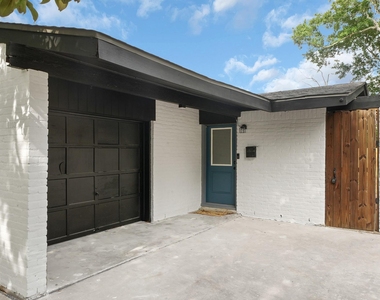 11103 Greenwillow Street - Photo Thumbnail 4