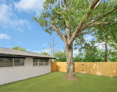 11103 Greenwillow Street - Photo Thumbnail 8