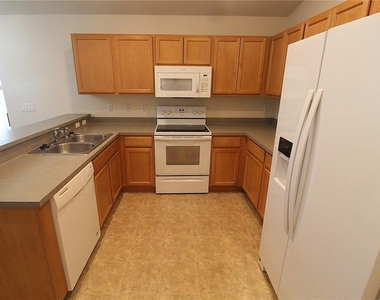 2211 11th Avenue E - Photo Thumbnail 6