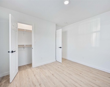 6811 Del Rio Street - Photo Thumbnail 11