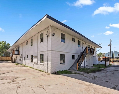 6811 Del Rio Street - Photo Thumbnail 16