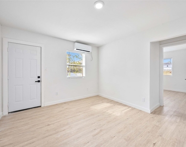 6811 Del Rio Street - Photo Thumbnail 1
