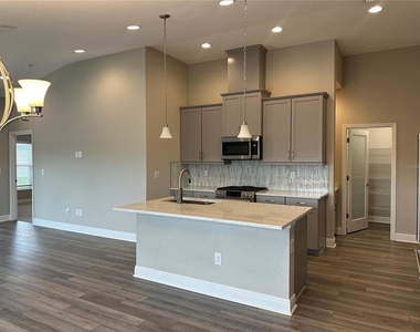 12573 Oak Hill Way - Photo Thumbnail 5