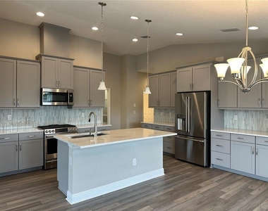 12573 Oak Hill Way - Photo Thumbnail 2