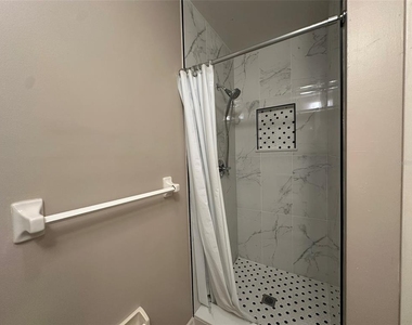 302 Canton Court - Photo Thumbnail 22