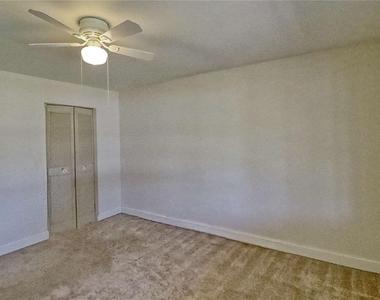 302 Canton Court - Photo Thumbnail 18