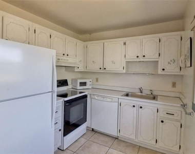 302 Canton Court - Photo Thumbnail 10