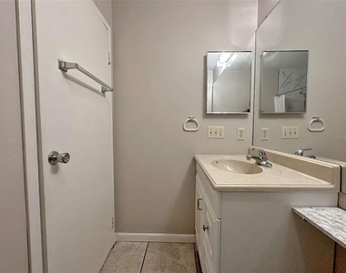302 Canton Court - Photo Thumbnail 30