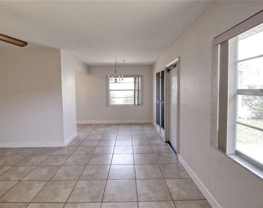 302 Canton Court - Photo Thumbnail 5