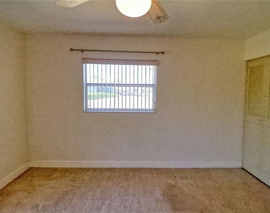 302 Canton Court - Photo Thumbnail 26