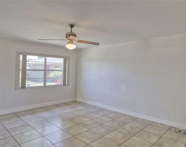 302 Canton Court - Photo Thumbnail 3